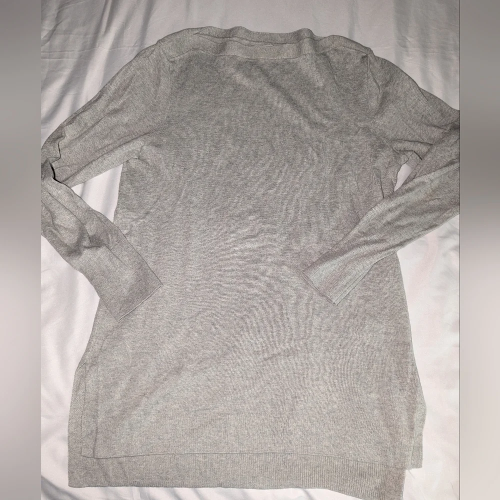 J Crew Men's‎ Small Gray Long Sleeve Sweater With Pockets.